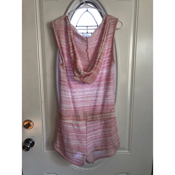 Pink and white romper - Picture 3 of 3